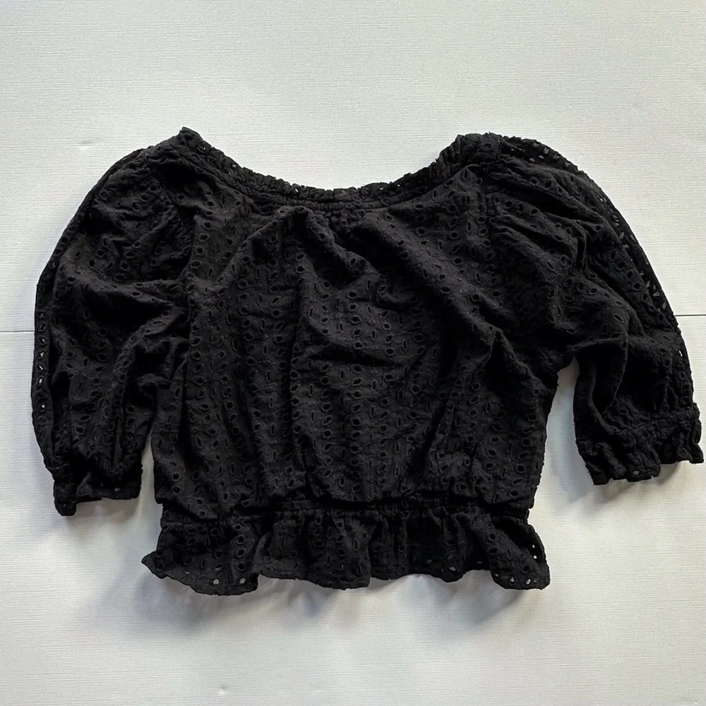 Lulu’s black‎ eyelit 3/4 sleeve crop top blouse juniors medium